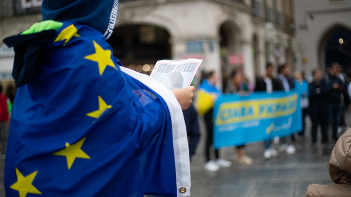 Экономист: Санкции, вводимые США против России, сильнее всего бьют по Европе