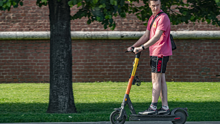 Летом в Екатеринбурге удвоят количество арендных самокатов на улицах