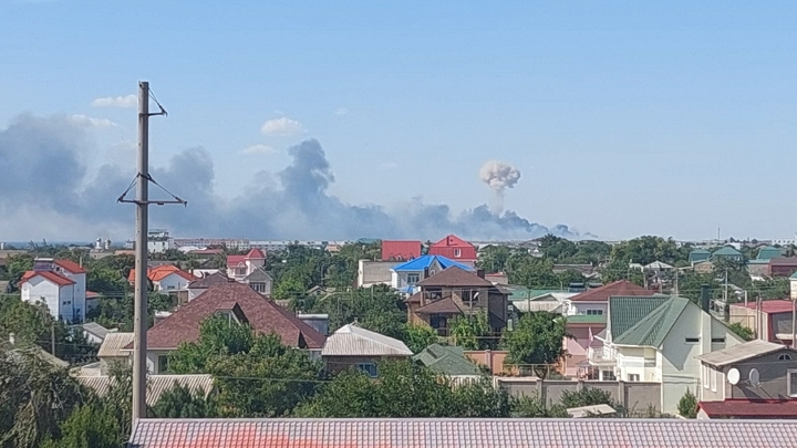 Момент мощного взрыва у телецентра в Мелитополе попал на камеры
