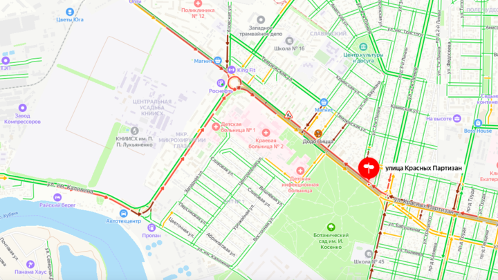 В Краснодаре парализовано движение в районе ККБ №2. Всему виной — строительство подземного перехода