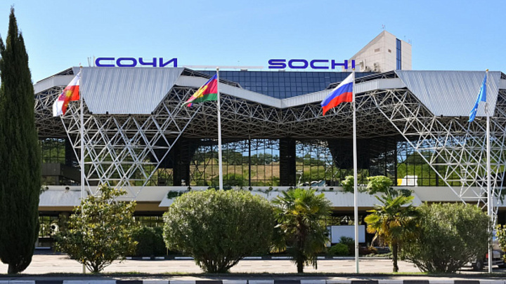 В Сочи запретили въезд грузовиков на парковку аэропорта и усилили безопасность на ж/д вокзале