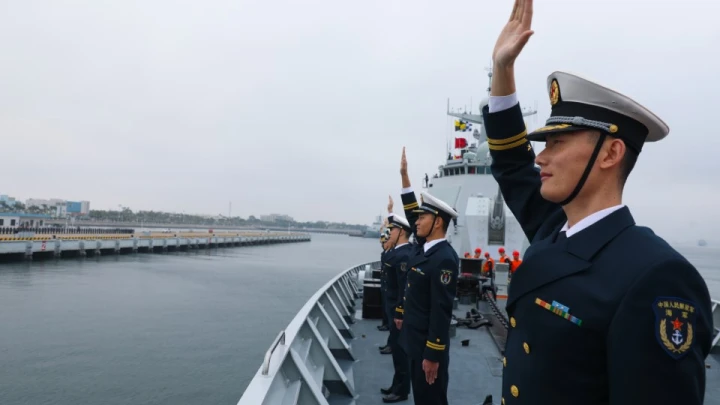 Австралию окружил китайский флот: Пришлось менять авиамаршруты