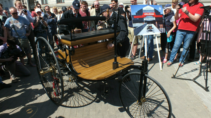 Первый в мире автомобиль представили в Верхней Пышме