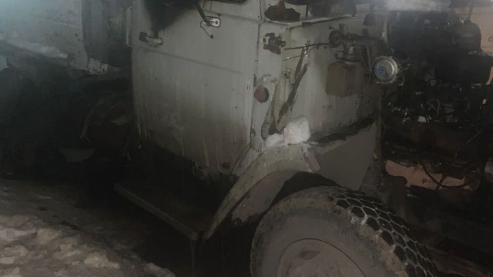 Грузовик ЗИЛ полыхал в ЖК Корабли в Нижнем Новгороде 23 февраля
