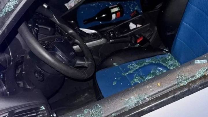 Месть бывшему: пьяная уроженка Кубани разбила бутылкой из-под шампанского автомобиль