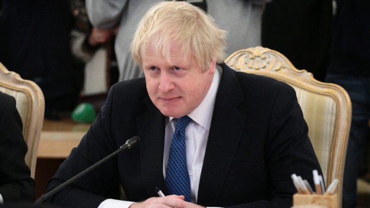 Британский министр стёр с фото Джонсона после неудачного запуска спутника