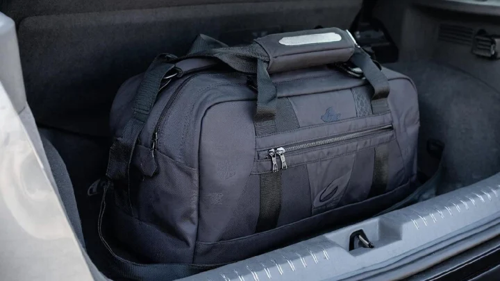 Заранее проколол колесо: в Москве задержали похитителя сумки бизнесмена с 36 млн