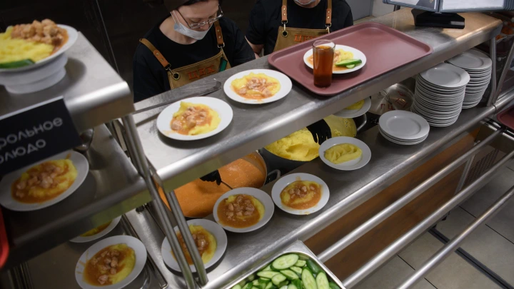 Родителям школьников разрешат выбирать, чем учеников будут кормить в буфетах