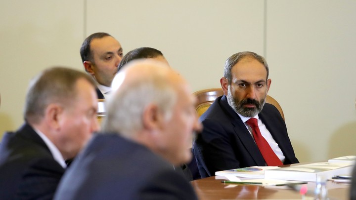 Армения в военном положении: Пашинян объявил о всеобщей мобилизации