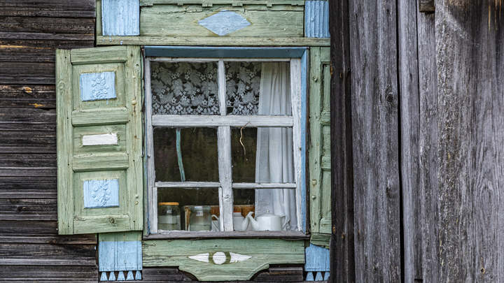 Связанная с экс-губернатором Кубани Ткачёвым фирма купила деревню в Ленинградской области