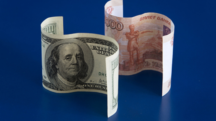 Доллар по 200 деревянных? Эксперт по валютам напомнил про влияющие на рубль внешние шоки
