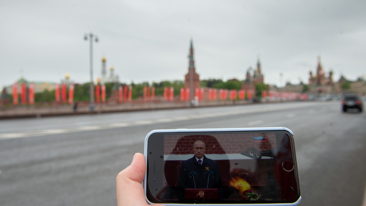 США решили с помощью смартфонов остановить русское вторжение на Украину