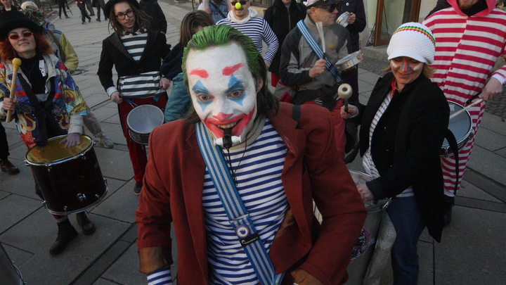 Пассажиры кричали от ужаса: Учёный назвал самую смешную шутку в мире