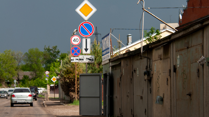 В Краснодаре бездомный удерживал пятилетнюю падчерицу у себя в гараже