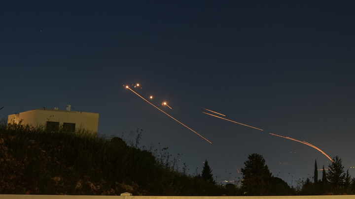 Иранские дроны и ракеты обрушились на Израиль, Галкин* пьет за еврейское ПВО: главные новости часа