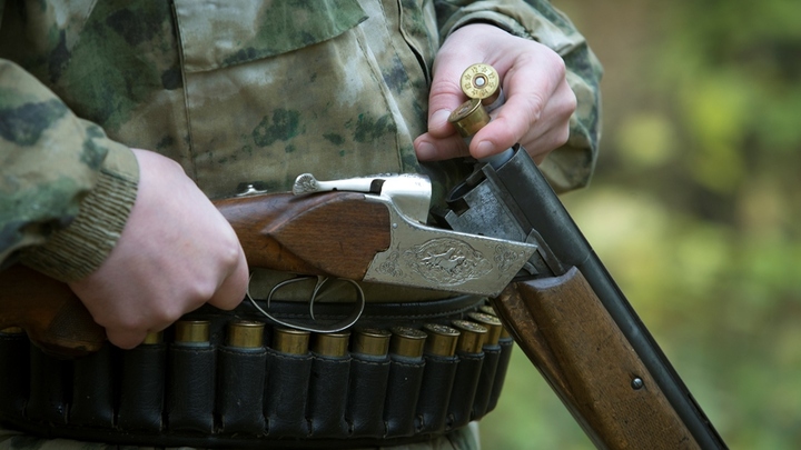 Целился в зверя, попал в загонщика: В Иркутской области глава уголовного розыска случайно застрелил человека - источник