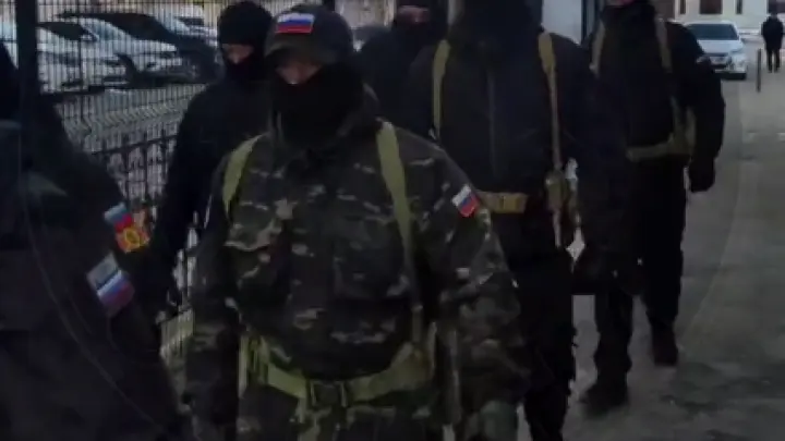 Русская община взяла под охрану скандальный миграционный центр