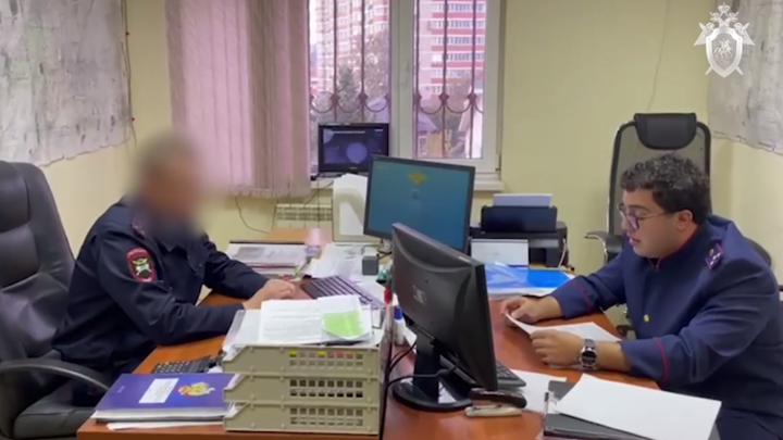 В Краснодаре инспектор ГИБДД больше года вымогал взятки у коллеги