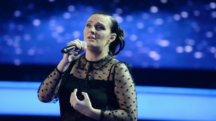 Ваенга со сцены выругалась на Порошенко: Чтобы у него всё слиплось!