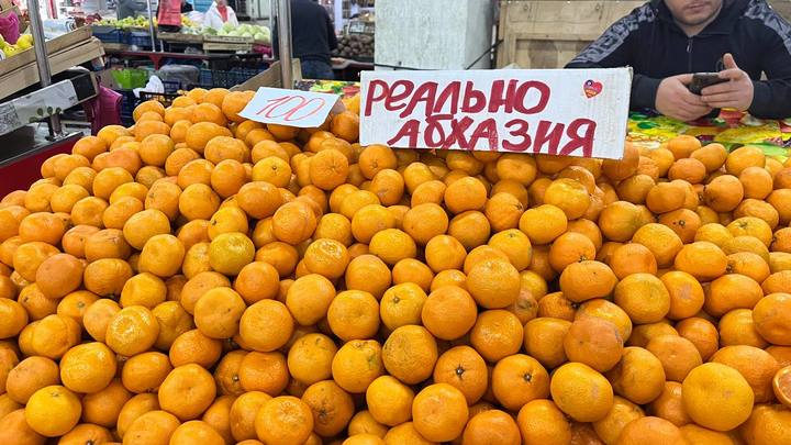 Новогодний стол: в Сочи стоимость продуктов для праздничных блюд ниже, чем в среднем по стране