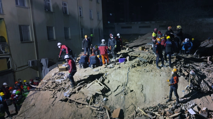 Девочка-подросток погибла от панической атаки во время землетрясения в Турции