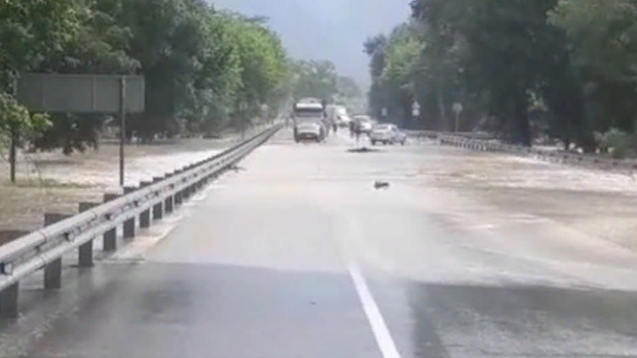 В Темрюкском районе ограничили движение легковушек на федеральной дороге Новороссийск – Керчь