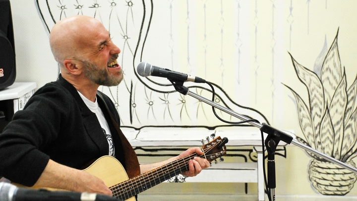 Новая русская культура оплачена кровью: Аким Апачев ответил Константину Богомолову