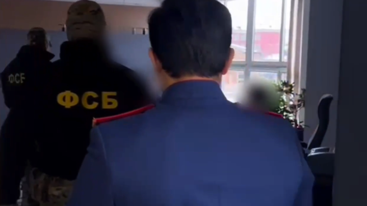 Появилось видео задержания в Челябинске генерального директора ЮУ КЖСИ