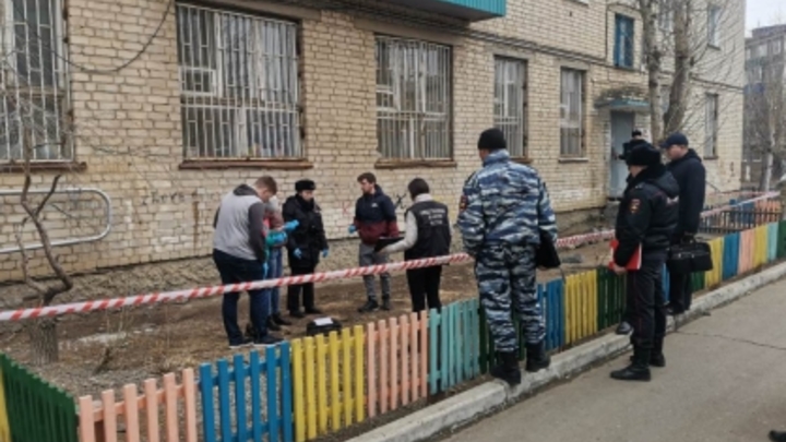 В поселке КСК под балконом жилого дома обнаружен труп с ножевыми ранениями
