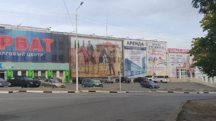 Стало просто стыдно: В Новочеркасске казаков поздравили с юбилеем баннером с предателями