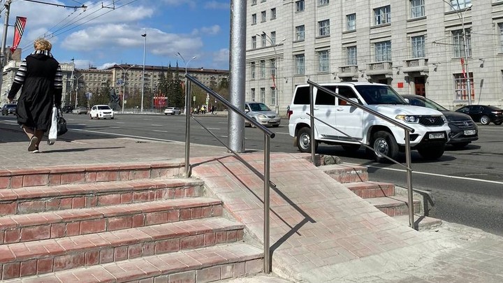 В Новосибирске 105 из 170 пандусов для инвалидов непригодны к использованию