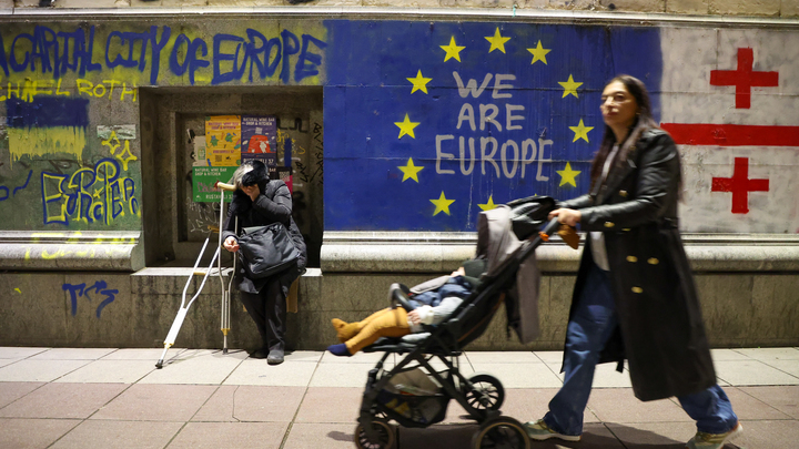 Участники митинга в Тбилиси снова привели с собой детей