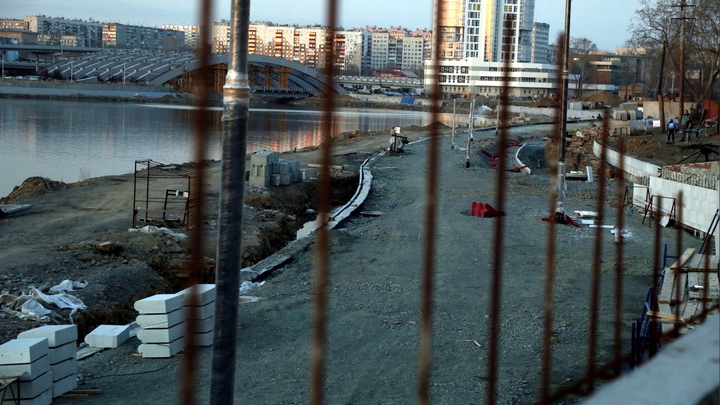 В Челябинске на набережной Миасса построят пешеходный переход под Троицким мостом