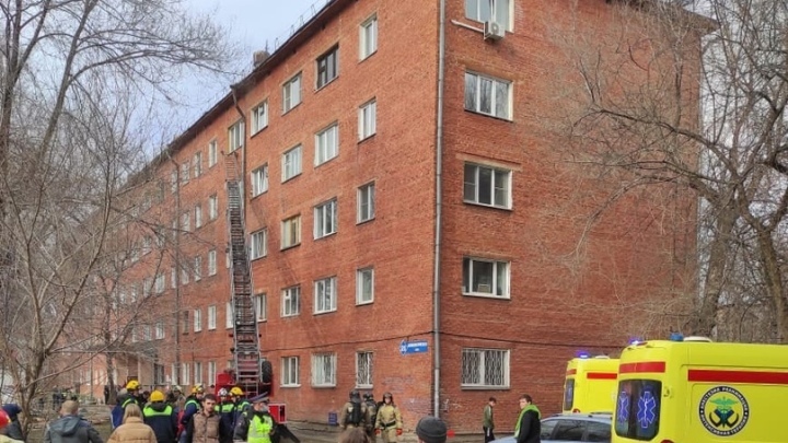 Мужчина погиб при пожаре в общежитии в Кемерове