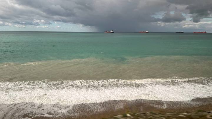 К Сочи и Сириусу приближаются смерчи с Чёрного моря