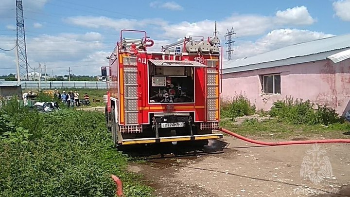 В Самаре пожарные полтора часа тушили огонь в заброшенном здании
