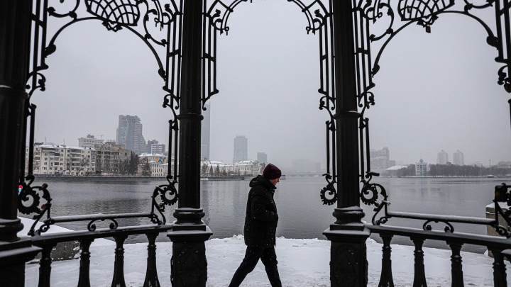 Скользко и немного снежно. В Екатеринбурге закончились оттепели