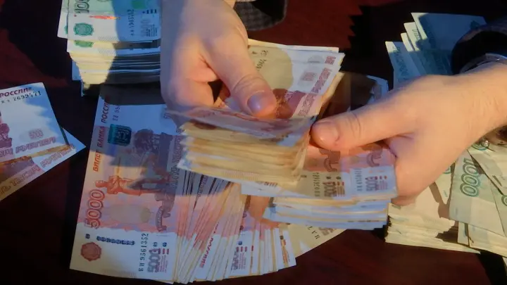 В каких случаях перевод денег по СБП себе самому может быть квалифицирован как мошенничество: главные признаки