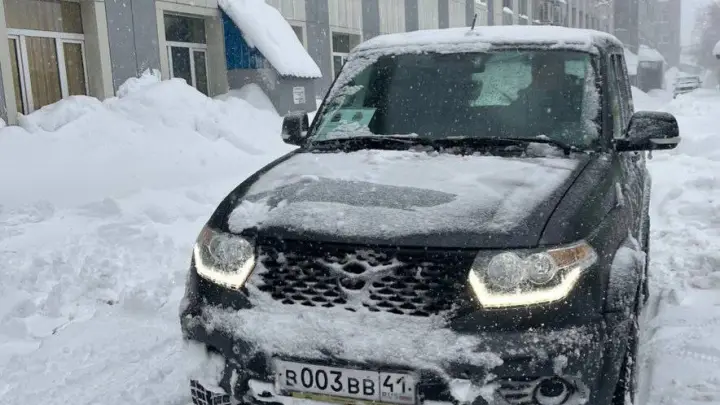 На Камчатке власти пересадили жителей с автобусов на внедорожники из-за снега