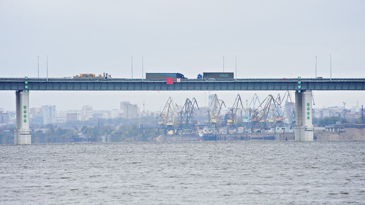 На Красавинском мосту вновь перевернулась машина