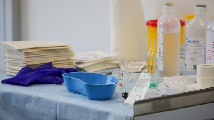 Луна счастлива, как всегда: Девочка с маской Бэтмена пережила ещё одну операцию