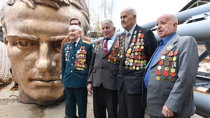 Благодарю вас за освобождение от монстра: Немецкий писатель поблагодарил русских ветеранов