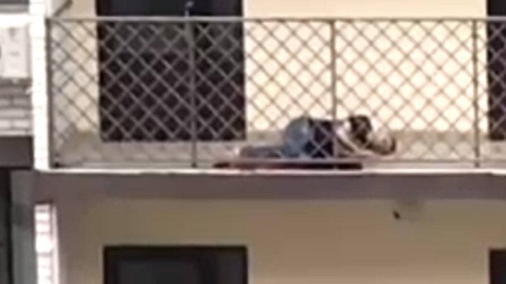 Криминала нет: На балконе многоэтажки на Селезнева нашли тело молодого мужчины