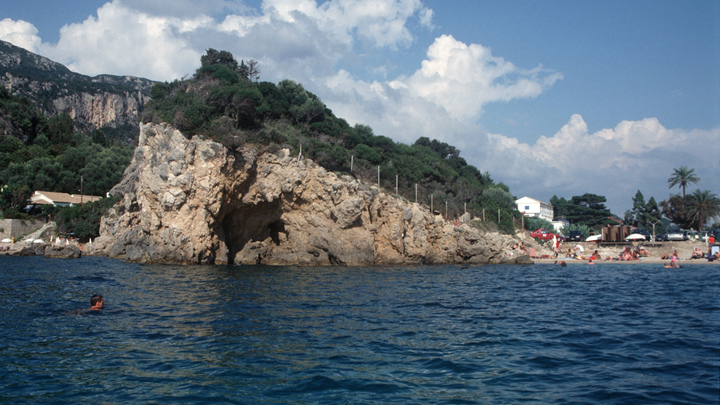 В Геленджике размыло лестницу со смотровой площадкой к дикому пляжу Сосновка