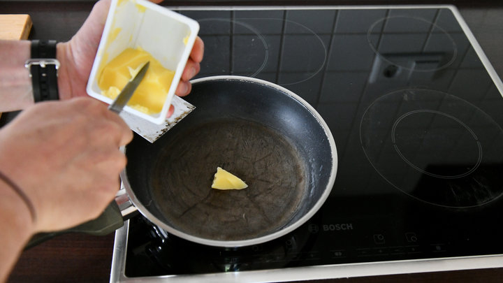 Опасна даже одна царапина: Учёные оценили вред от тефлоновых сковородок
