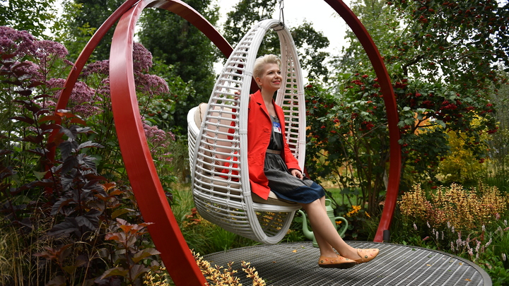 На набережной Новороссийска установили четыре световые качели