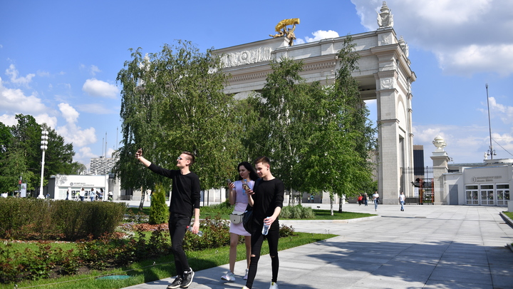 Весна на ВДНХ: Горожан ждут на выставке Мир первоцветов