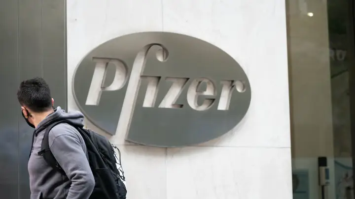 Действует аккуратно, но мощно: Pfizer использует особые схемы, чтобы завербовать русских врачей – источник