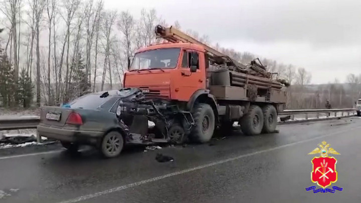 Два человека погибли в жестком ДТП с КамАЗом в Кемерове