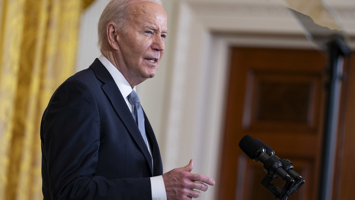 Кандидат в президенты США осудил новое решение Байдена по Украине